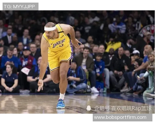 独行侠训练照曝光弗拉格与安东尼戴维斯展开激烈对抗