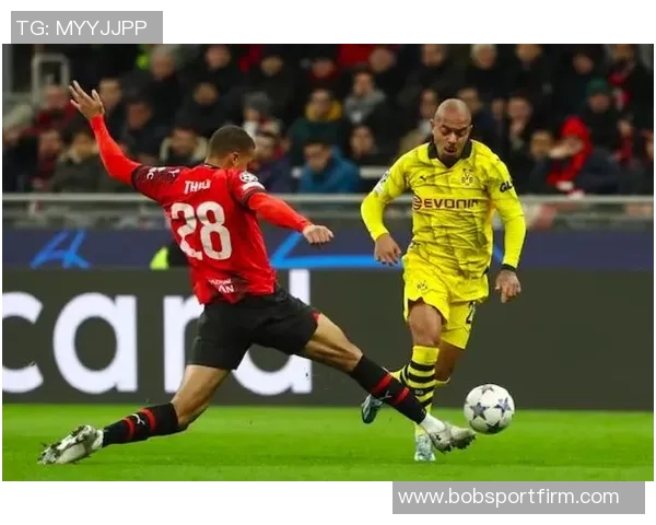 多特蒙德与汉堡上半场战成平局丘库埃梅卡错失良机卡帕尔多射门中柱