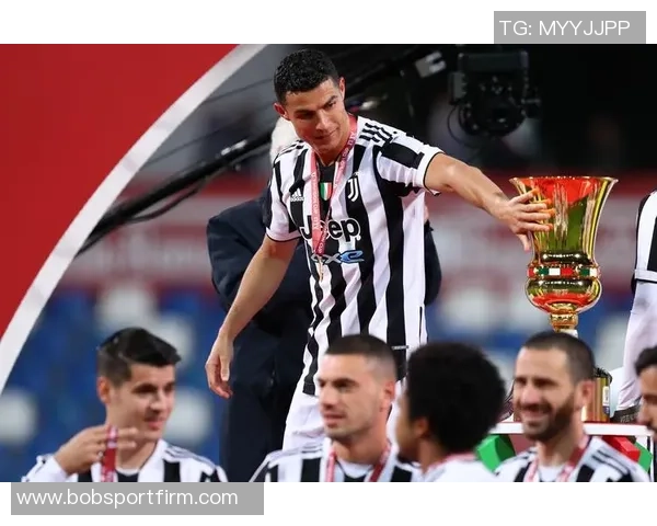 C罗昔日尤文队友工地打拼走红25岁因伤退役成励志典范