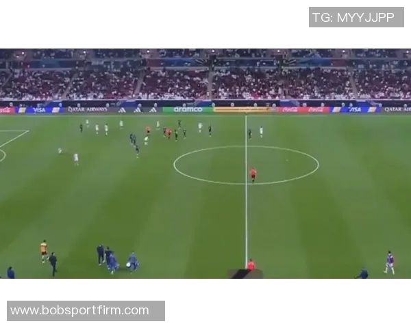 巴黎门将萨福诺夫手骨折仍勇扑四点近期将缺阵比赛