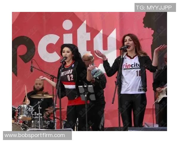 小杨将演唱会前夕媒体人揭秘开拓者休息日与新秀整蛊活动